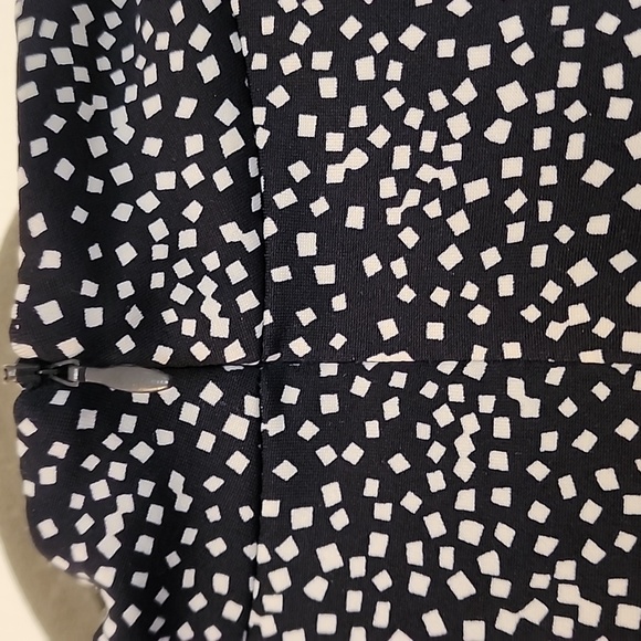 Melanie Lyne v neck blouse with hidden zipper at the back - Picture 3 of 3